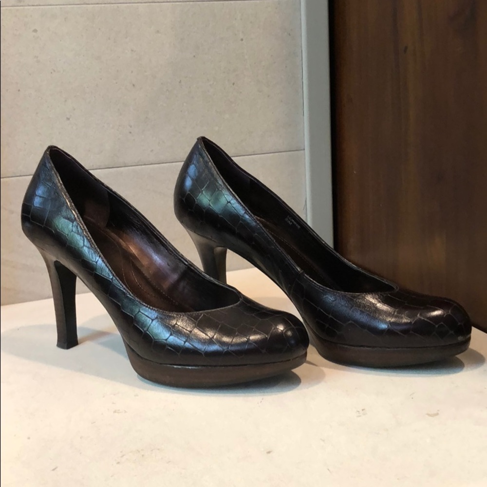 Tahari Tahiti TA-Lonnie heel cacao size 8 1/2